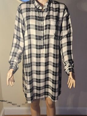 Old Navy Black & White Plaid Long-Sleeve Shirt Dress